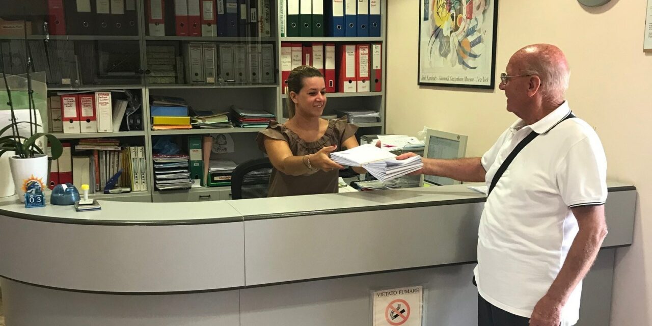 Il sorriso che accoglie i clienti Ediltecnica: “Come una grande famiglia”